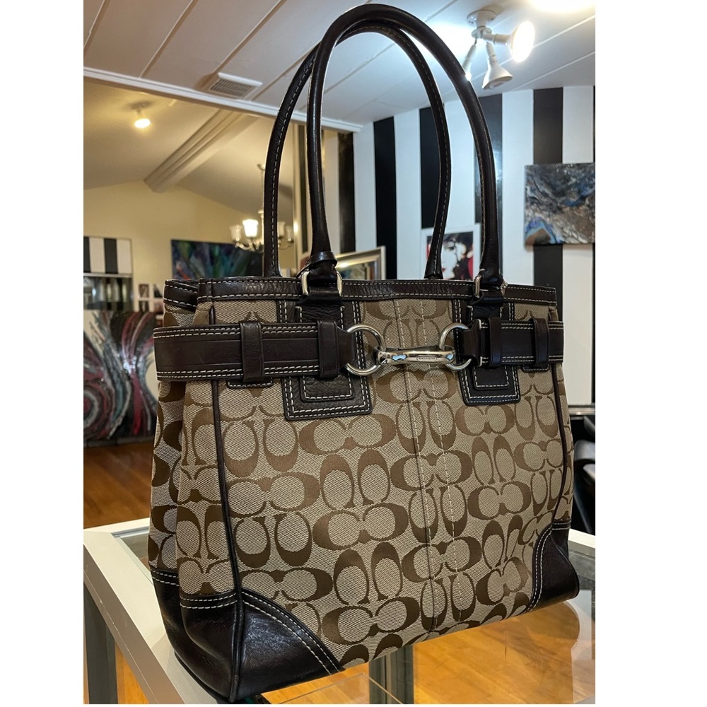 COACH E06J-10247 Signature Handbag Purse Hamptons